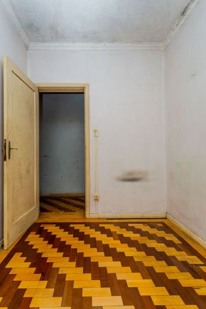 Image 38 - 304803