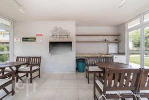 Image 33 - 304844