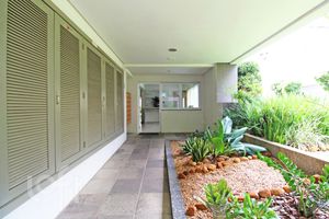 Image 18 - 304884