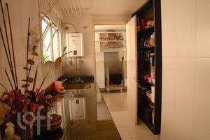 Image 20 - 304904