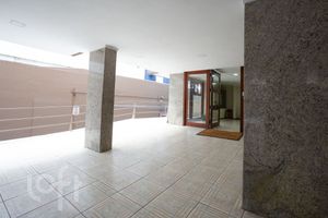 Image 40 - 304909