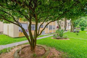 Image 17 - 304915