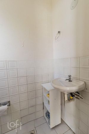 Image 29 - 304935