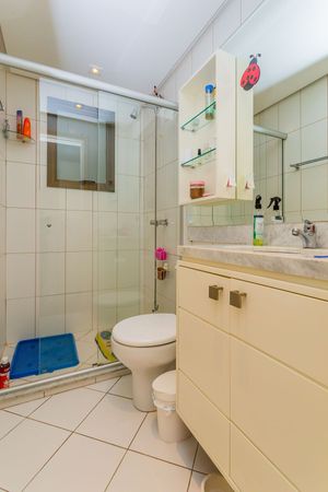 Image 19 - 305003
