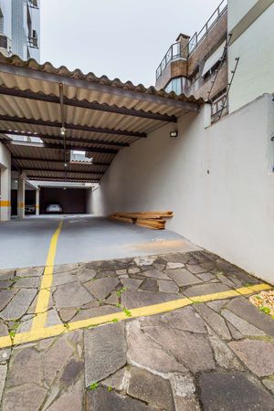 Image 23 - 305003