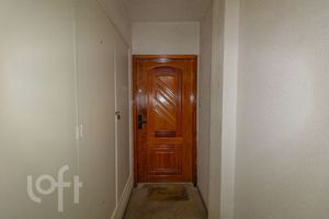 Image 28 - 305010