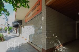 Image 33 - 305010