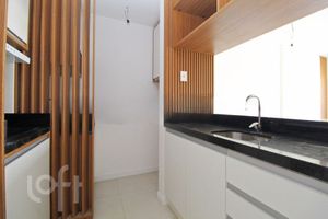 Image 9 - 305077