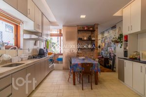 Image 4 - 305255