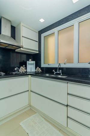 Image 31 - 305309