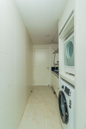 Image 32 - 305309