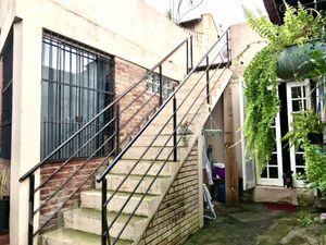 Image 18 - 305400
