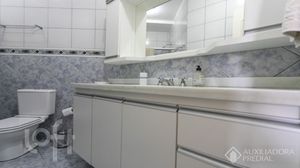 Image 44 - 305440