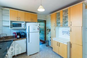 Image 30 - 305540