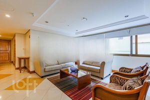 Image 17 - 305553