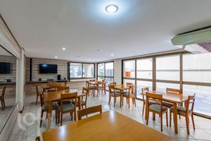 Image 18 - 305553