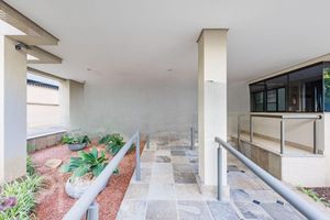 Image 21 - 305553