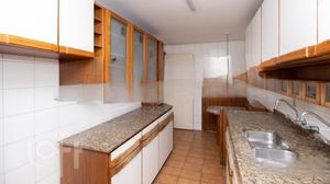 Image 9 - 305578