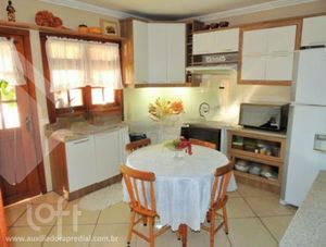 Image 11 - 305649