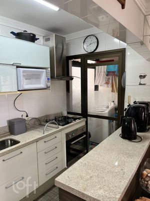Image 10 - 305667