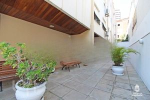 Image 21 - 305678