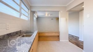 Image 4 - 305678