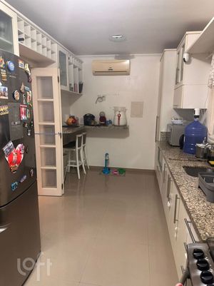 Image 13 - 305703