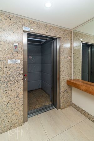 Image 22 - 305807