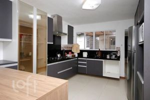 Image 10 - 305819
