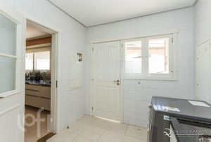 Image 33 - 305855