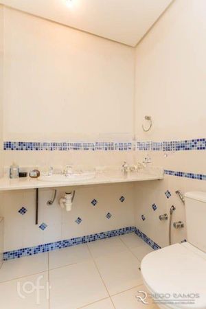 Image 12 - 305855