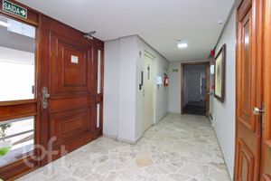 Image 18 - 305871
