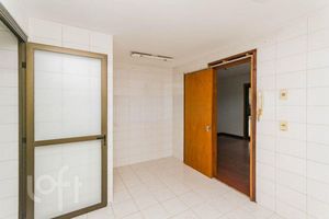 Image 6 - 305891