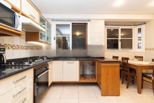 Image 5 - 305965