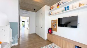 Image 30 - 306304