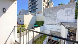 Image 38 - 306304