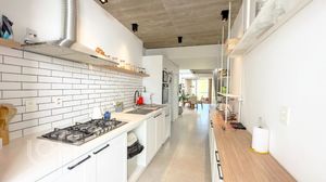 Image 13 - 306304