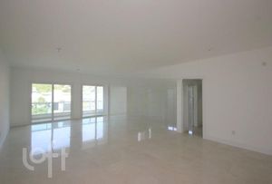 Image 18 - 306355