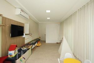 Image 20 - 306355