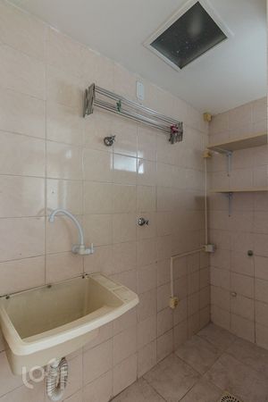 Image 19 - 306593