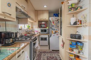 Image 37 - 306658