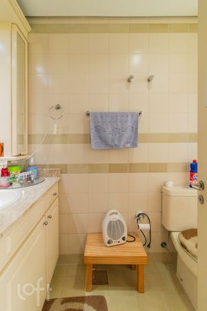Image 30 - 306658