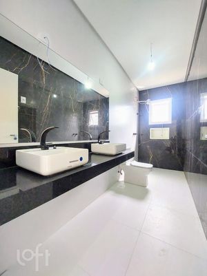 Image 18 - 306715