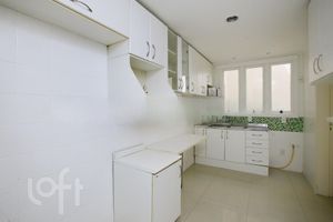Image 19 - 306782