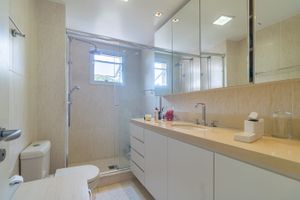Image 18 - 308068