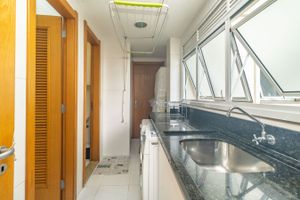 Image 24 - 308068