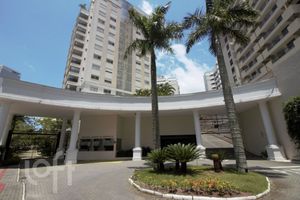 Image 42 - 308291