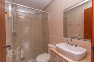 Image 17 - 308300