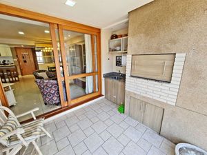 Image 19 - 310083
