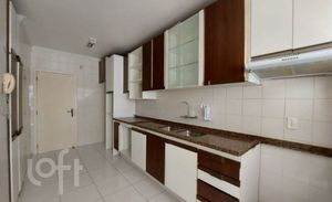 Image 3 - 310425